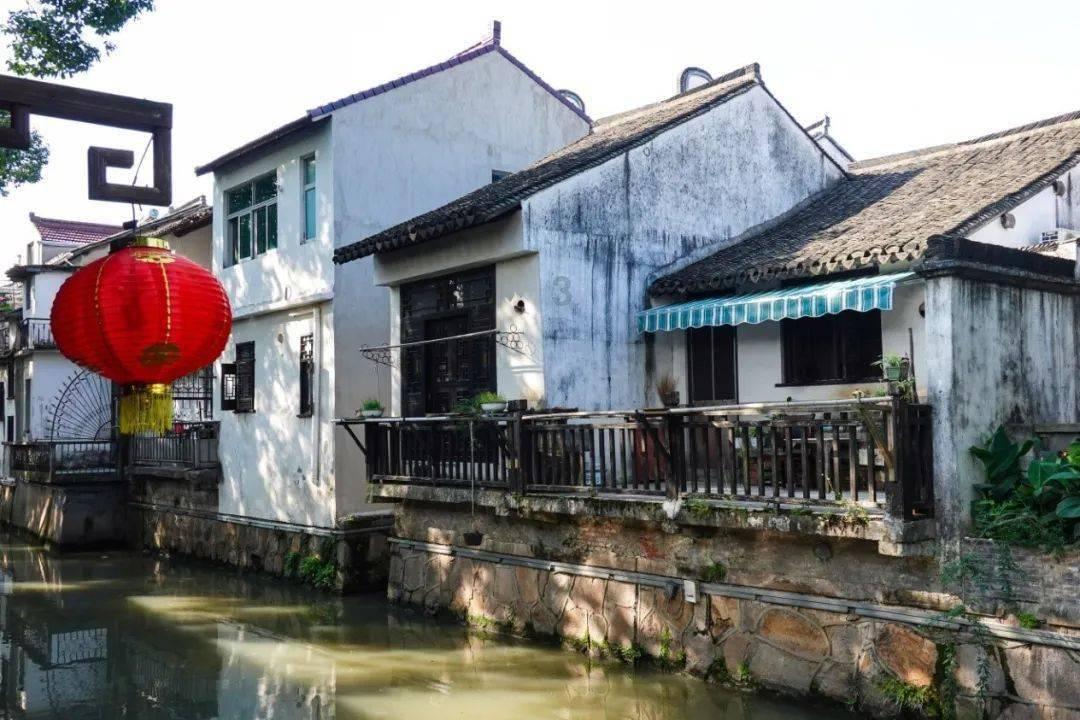 《宋佳上位之路:努力、友谊与复杂娱乐圈的探索》